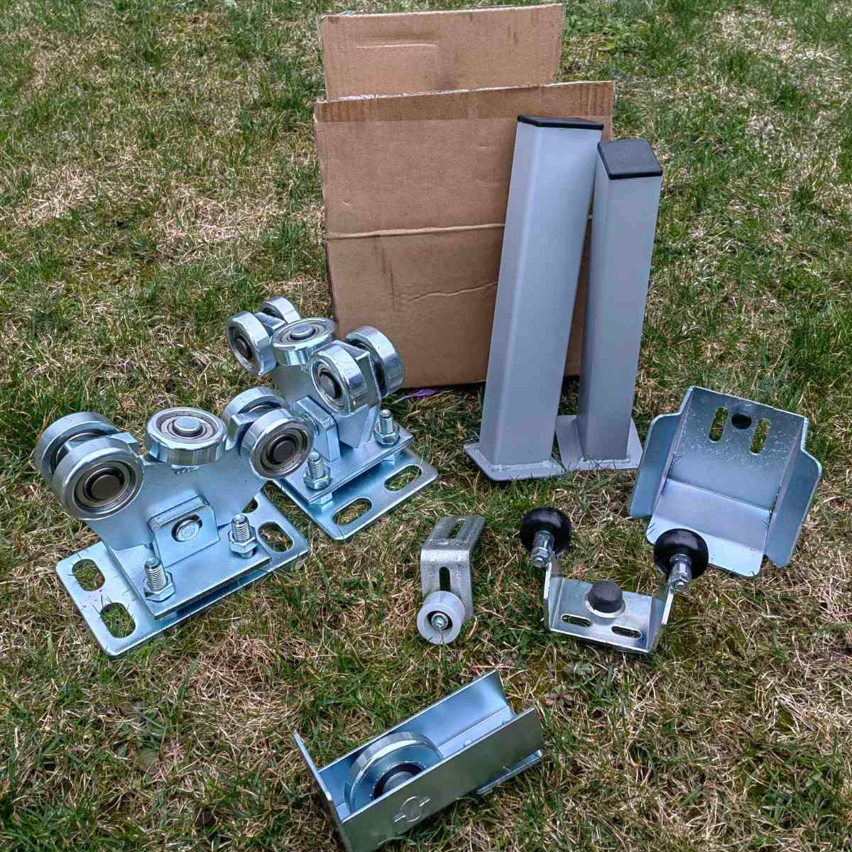 Stumdomi vartai 4 m pravažiavimui, skirti rombo užpildui. Dešinė pusė