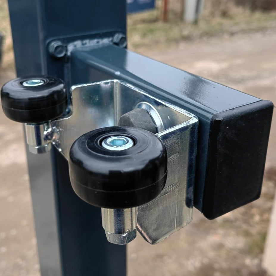 Stumdomi vartai 5 m pravažiavimui, skirti rombo užpildui. Kairė pusė